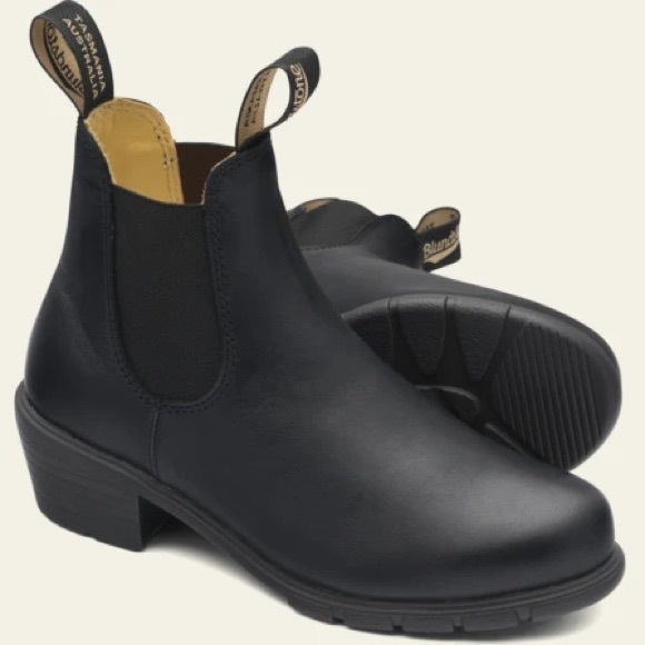 Blundstone Heeled Boots in Black - Picture 3 of 5